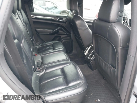 ✅ 2018 Porsche Cayenne • VIN: WP1AA2A22JKA05122 • Lot: 45033741. Wystawiony na IAAI z przebiegiem 57 599 mil. Bezpłatny archiwum sprzedaży aukcyjnych z USA i szczegółowy raport historii pojazdu na DreamBid. Zdjęcie 8.