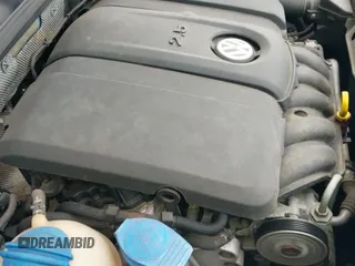 ✅ 2013 Volkswagen Beetle 2.5L • VIN: 3VW5X7AT3DM825680 • Lot: 42799387. Wystawiony na IAAI z przebiegiem 145 536 mil. Bezpłatny archiwum sprzedaży aukcyjnych z USA i szczegółowy raport historii pojazdu na DreamBid. Zdjęcie 19.