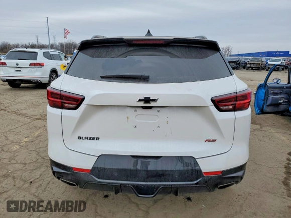 ✅ 2024 Chevrolet Blazer RS • VIN: 3GNKBERS0RS283873 • Lot: 46649356. Wystawiony na Copart z przebiegiem 11 830 mil. Bezpłatny archiwum sprzedaży aukcyjnych z USA i szczegółowy raport historii pojazdu na DreamBid. Zdjęcie 6.
