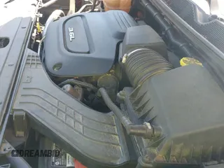 ✅ 2017 Chrysler Pacifica Limited • VIN: 2C4RC1GG7HR751637 • Lot: 43087831. Wystawiony na IAAI z przebiegiem 118 155 mil. Bezpłatny archiwum sprzedaży aukcyjnych z USA i szczegółowy raport historii pojazdu na DreamBid. Zdjęcie 19.