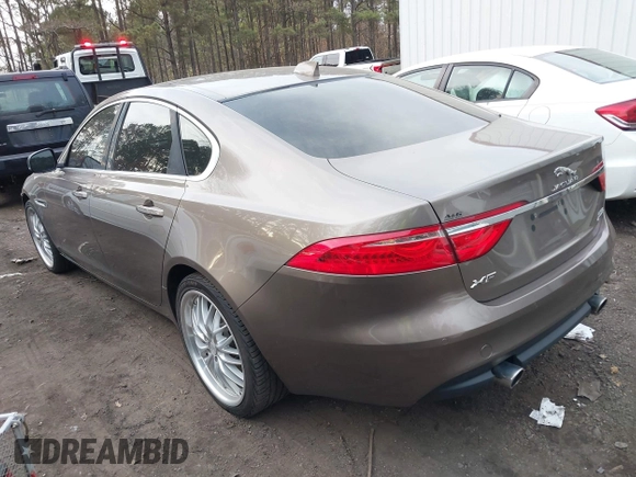✅ 2016 Jaguar XF 35t Prestige • VIN: SAJBK4BV6GCY20564 • Lot: 44101985. Wystawiony na IAAI z przebiegiem 139 439 mil. Bezpłatny archiwum sprzedaży aukcyjnych z USA i szczegółowy raport historii pojazdu na DreamBid. Zdjęcie 3.