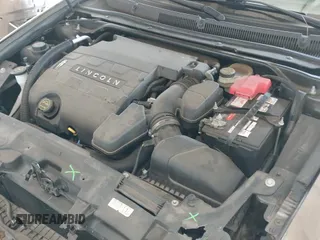 ✅ 2015 Lincoln MKS • VIN: 1LNHL9DK9FG607830 • Lot: 42503982. Wystawiony na IAAI z przebiegiem 70 923 mil. Bezpłatny archiwum sprzedaży aukcyjnych z USA i szczegółowy raport historii pojazdu na DreamBid. Zdjęcie 20.