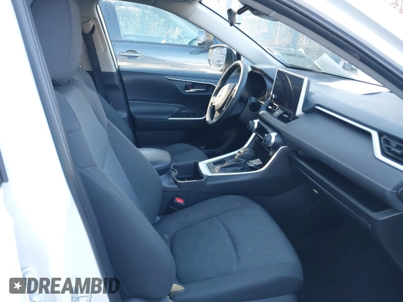✅ 2024 Toyota RAV4 XLE • VIN: 2T3W1RFV7RW333500 • Lot: 44200404. Wystawiony na IAAI z przebiegiem 48 064 mil. Bezpłatny archiwum sprzedaży aukcyjnych z USA i szczegółowy raport historii pojazdu na DreamBid. Zdjęcie 5.
