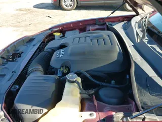 ✅ 2019 Chrysler 300 S • VIN: 2C3CCAGG0KH586117 • Lot: 41923456. Wystawiony na IAAI z przebiegiem 86 174 mil. Bezpłatny archiwum sprzedaży aukcyjnych z USA i szczegółowy raport historii pojazdu na DreamBid. Zdjęcie 19.