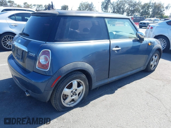 ✅ 2011 MINI Hardtop • VIN: WMWSU3C59BT093119 • Lot: 45190437. Wystawiony na IAAI z przebiegiem 114 869 mil. Bezpłatny archiwum sprzedaży aukcyjnych z USA i szczegółowy raport historii pojazdu na DreamBid. Zdjęcie 4.