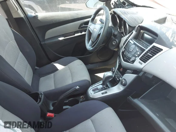 ✅ 2014 Chevrolet Cruze LS • VIN: 1G1PA5SGXE7486813 • Lot: 45115957. Wystawiony na IAAI z przebiegiem 46 774 mil. Bezpłatny archiwum sprzedaży aukcyjnych z USA i szczegółowy raport historii pojazdu na DreamBid. Zdjęcie 5.