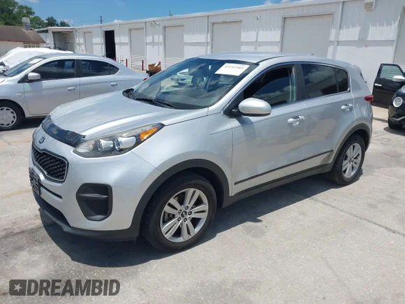 ✅ 2018 Kia Sportage LX • VIN: KNDPM3AC1J7484606 • Lot: 45152385. Wystawiony na IAAI z przebiegiem 133 393 mil. Bezpłatny archiwum sprzedaży aukcyjnych z USA i szczegółowy raport historii pojazdu na DreamBid. Zdjęcie 2.