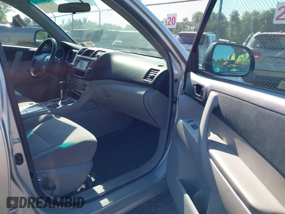 ✅ 2013 Toyota Highlander • VIN: 5TDBK3EH1DS242530 • Lot: 42945178. Wystawiony na IAAI z przebiegiem 116 145 mil. Bezpłatny archiwum sprzedaży aukcyjnych z USA i szczegółowy raport historii pojazdu na DreamBid. Zdjęcie 5.