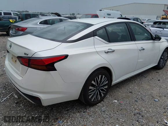 ✅ 2024 Nissan Altima SV • VIN: 1N4BL4DV1RN387726 • Lot: 45059935. Wystawiony na IAAI z przebiegiem 68 895 mil. Bezpłatny archiwum sprzedaży aukcyjnych z USA i szczegółowy raport historii pojazdu na DreamBid. Zdjęcie 4.