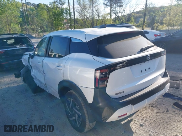 ✅ 2026 Nissan Kicks SV • VIN: 3N8AP6CE6TL321093 • Lot: 44837450. Wystawiony na IAAI z przebiegiem 2 961 mil. Bezpłatny archiwum sprzedaży aukcyjnych z USA i szczegółowy raport historii pojazdu na DreamBid. Zdjęcie 3.