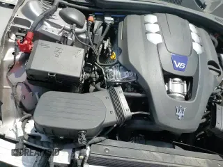 ✅ 2022 Maserati Quattroporte Modena • VIN: ZAM56YPM8N1388443 • Lot: 60288015. Wystawiony na Copart z przebiegiem 29 312 mil. Bezpłatny archiwum sprzedaży aukcyjnych z USA i szczegółowy raport historii pojazdu na DreamBid. Zdjęcie 13.