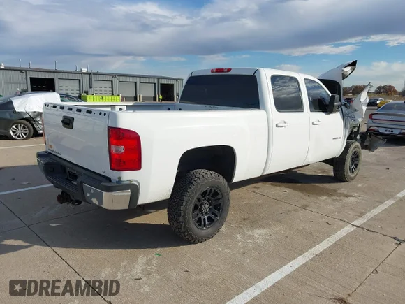 ✅ 2011 Chevrolet Silverado 2500HD LT • VIN: 1GC1KXC87BF264650 • Lot: 43573930. Wystawiony na IAAI z przebiegiem 395 911 mil. Bezpłatny archiwum sprzedaży aukcyjnych z USA i szczegółowy raport historii pojazdu na DreamBid. Zdjęcie 4.