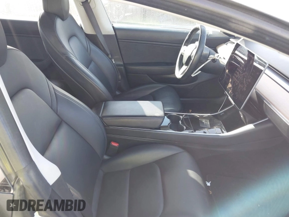 ✅ 2018 Tesla Model 3 Long Range Battery • VIN: 5YJ3E1EAXJF126472 • Lot: 44242310. Wystawiony na IAAI z przebiegiem 115 328 mil. Bezpłatny archiwum sprzedaży aukcyjnych z USA i szczegółowy raport historii pojazdu na DreamBid. Zdjęcie 5.