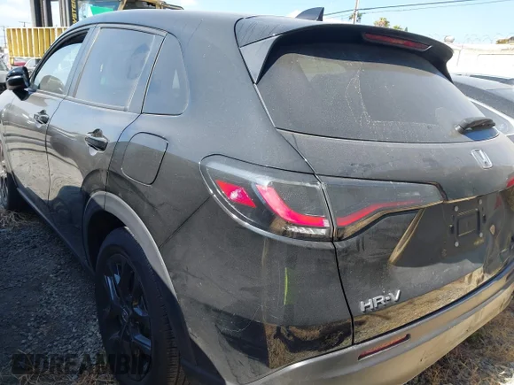 ✅ 2025 Honda HR-V Sport • VIN: 3CZRZ1H51SM721716 • Lot: 45258841. Wystawiony na IAAI z przebiegiem 28 461 mil. Bezpłatny archiwum sprzedaży aukcyjnych z USA i szczegółowy raport historii pojazdu na DreamBid. Zdjęcie 3.