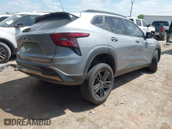✅ 2025 Chevrolet Trax ACTIV • VIN: KL77LKEP2SC062389 • Лот: 45043290. Опубліковано раніше на IAAI з пробігом 40 382 миль. Безкоштовний доступ до архіву аукціонних продажів зі США та докладний звіт про історію автомобіля на DreamBid. Зображення 4.