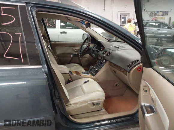 ✅ 2007 Volvo XC90 I6 • VIN: YV4CZ982471351914 • Lot: 44252927. Wystawiony na IAAI z przebiegiem 206 216 mil. Bezpłatny archiwum sprzedaży aukcyjnych z USA i szczegółowy raport historii pojazdu na DreamBid. Zdjęcie 5.