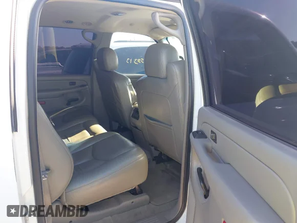 ✅ 2006 Chevrolet Suburban LT • VIN: 1GNFK16Z86J172870 • Lot: 43352313. Wystawiony na IAAI z przebiegiem 323 663 mil. Bezpłatny archiwum sprzedaży aukcyjnych z USA i szczegółowy raport historii pojazdu na DreamBid. Zdjęcie 8.