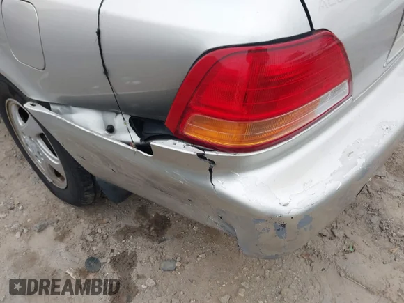 ✅ 1998 Acura TL • VIN: JH4UA3643WC006942 • Lot: 41389756. Wystawiony na IAAI z przebiegiem 195 941 mil. Bezpłatny archiwum sprzedaży aukcyjnych z USA i szczegółowy raport historii pojazdu na DreamBid. Zdjęcie 6.