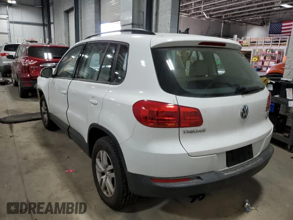 ✅ 2017 Volkswagen Tiguan S • VIN: WVGBV7AX9HK011914 • Lot: 65626682. Wystawiony na Copart z przebiegiem 130 691 mil. Bezpłatny archiwum sprzedaży aukcyjnych z USA i szczegółowy raport historii pojazdu na DreamBid. Zdjęcie 3.