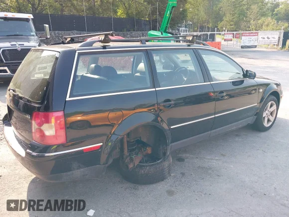 ✅ 2004 Volkswagen Passat GLX • VIN: WVWWH63B84E168643 • Lot: 42911216. Wystawiony na IAAI z przebiegiem 153 706 mil. Bezpłatny archiwum sprzedaży aukcyjnych z USA i szczegółowy raport historii pojazdu na DreamBid. Zdjęcie 4.
