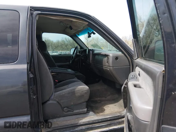 ✅ 2003 Chevrolet Silverado 2500HD • VIN: 1GCHK29U63E112100 • Lot: 44918375. Wystawiony na IAAI z przebiegiem 384 592 mil. Bezpłatny archiwum sprzedaży aukcyjnych z USA i szczegółowy raport historii pojazdu na DreamBid. Zdjęcie 5.