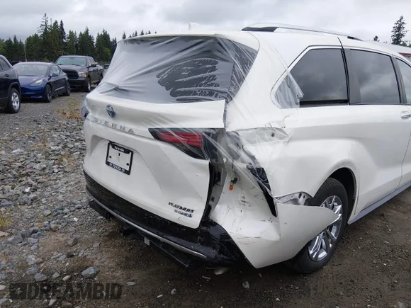 ✅ 2021 Toyota Sienna Platinum • VIN: 5TDESKFCXMS027643 • Lot: 40225043. Wystawiony na IAAI z przebiegiem 54 360 mil. Bezpłatny archiwum sprzedaży aukcyjnych z USA i szczegółowy raport historii pojazdu na DreamBid. Zdjęcie 6.