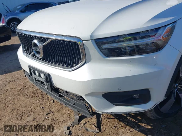 ✅ 2021 Volvo XC40 Momentum • VIN: YV4162UK8M2415214 • Lot: 44289274. Wystawiony na IAAI z przebiegiem 86 997 mil. Bezpłatny archiwum sprzedaży aukcyjnych z USA i szczegółowy raport historii pojazdu na DreamBid. Zdjęcie 6.
