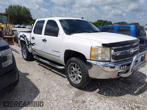 ✅ 2013 Chevrolet Silverado 1500 LT • VIN: 3GCPKSE75DG373854 • Лот: 45360898. Опубліковано раніше на IAAI з пробігом 205 646 миль. Безкоштовний доступ до архіву аукціонних продажів зі США та докладний звіт про історію автомобіля на DreamBid. Зображення 1.