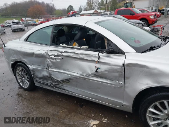 ✅ 2008 Volvo C70 • VIN: YV1MC67268J042398 • Лот: 41951479. Опубліковано раніше на IAAI з пробігом 124 317 миль. Безкоштовний доступ до архіву аукціонних продажів зі США та докладний звіт про історію автомобіля на DreamBid. Зображення 6.