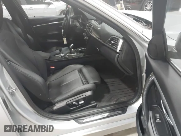 ✅ 2018 BMW 3 Series 330i xDrive • VIN: WBA8D9C55JA608284 • Lot: 43797237. Listed on IAAI with 69,433 mi. Free auction sales archive from the USA and detailed vehicle history report at DreamBid. Image 5.