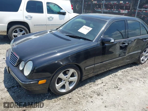✅ 2000 Mercedes-Benz E 320 • VIN: WDBJF65J8YB105195 • Лот: 42756216. Опубліковано раніше на IAAI з пробігом 231 800 миль. Безкоштовний доступ до архіву аукціонних продажів зі США та докладний звіт про історію автомобіля на DreamBid. Зображення 2.