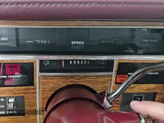 ✅ 1983 Cadillac Eldorado • VIN: 1G6AL5789DE627814 • Lot: 82176205. Wystawiony na Copart z przebiegiem 70 483 mil. Bezpłatny archiwum sprzedaży aukcyjnych z USA i szczegółowy raport historii pojazdu na DreamBid. Zdjęcie 11.