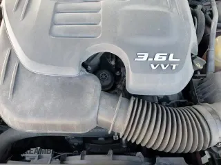 ✅ 2019 Dodge Challenger GT • VIN: 2C3CDZJG1KH620019 • Lot: 90938645. Wystawiony na Copart z przebiegiem 97 135 mil. Bezpłatny archiwum sprzedaży aukcyjnych z USA i szczegółowy raport historii pojazdu na DreamBid. Zdjęcie 14.