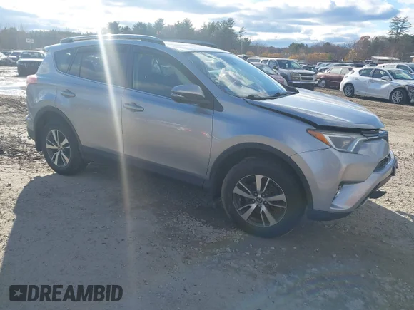 ✅ 2018 Toyota RAV4 XLE • VIN: JTMRFREV8JJ236731 • Lot: 43671215. Wystawiony na IAAI z przebiegiem 192 518 mil. Bezpłatny archiwum sprzedaży aukcyjnych z USA i szczegółowy raport historii pojazdu na DreamBid. Zdjęcie 1.