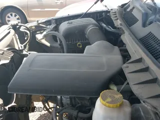 ✅ 2018 Ram 1500 Express • VIN: 1C6RR7FG7JS270107 • Lot: 42454978. Wystawiony na IAAI z przebiegiem 121 559 mil. Bezpłatny archiwum sprzedaży aukcyjnych z USA i szczegółowy raport historii pojazdu na DreamBid. Zdjęcie 19.