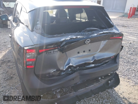 ✅ 2025 Nissan Kicks SR • VIN: 3N8AP6DA4SL315545 • Lot: 44088275. Wystawiony na IAAI z przebiegiem 11 211 mil. Bezpłatny archiwum sprzedaży aukcyjnych z USA i szczegółowy raport historii pojazdu na DreamBid. Zdjęcie 6.