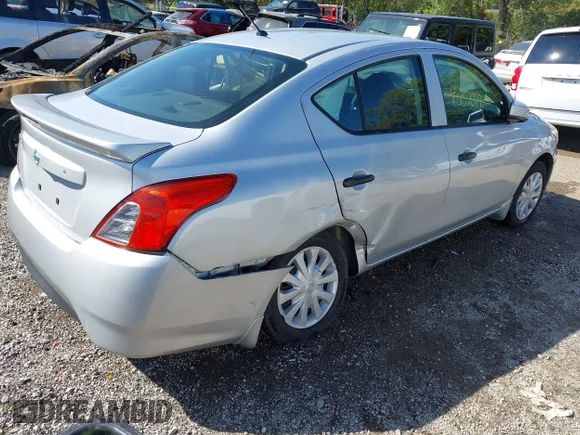 ✅ 2019 Nissan Versa S • VIN: 3N1CN7AP5KL830016 • Лот: 43320191. Опубліковано раніше на IAAI з пробігом 78 982 миль. Безкоштовний доступ до архіву аукціонних продажів зі США та докладний звіт про історію автомобіля на DreamBid. Зображення 4.