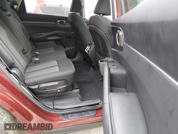 ✅ 2024 Kia Sorento LX • VIN: 5XYRG4JC6RG257299 • Lot: 44582827. Wystawiony na IAAI z przebiegiem 51 819 mil. Bezpłatny archiwum sprzedaży aukcyjnych z USA i szczegółowy raport historii pojazdu na DreamBid. Zdjęcie 8.