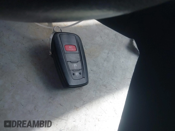 ✅ 2020 Toyota RAV4 XLE Premium • VIN: 2T3C1RFV8LW086272 • Lot: 43970238. Wystawiony na IAAI z przebiegiem 64 053 mil. Bezpłatny archiwum sprzedaży aukcyjnych z USA i szczegółowy raport historii pojazdu na DreamBid. Zdjęcie 11.