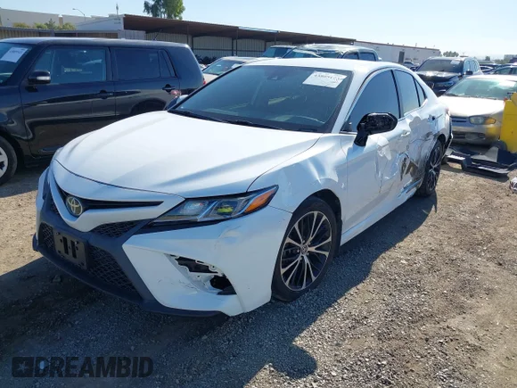 ✅ 2020 Toyota Camry SE • VIN: 4T1G11AK3LU979099 • Lot: 43805173. Wystawiony na IAAI z przebiegiem 85 075 mil. Bezpłatny archiwum sprzedaży aukcyjnych z USA i szczegółowy raport historii pojazdu na DreamBid. Zdjęcie 2.