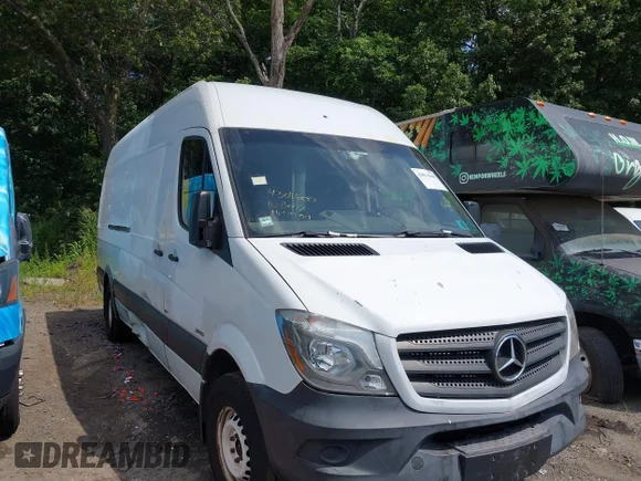 ✅ 2016 Mercedes-Benz Sprinter Cargo EXT • VIN: WD3PE8DD4GP248761 • Lot: 43011600. Wystawiony na IAAI z przebiegiem Nie podano. Bezpłatny archiwum sprzedaży aukcyjnych z USA i szczegółowy raport historii pojazdu na DreamBid. Zdjęcie 1.