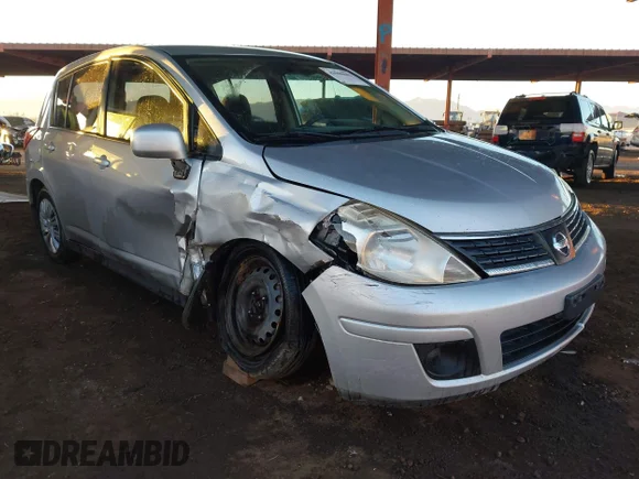 ✅ 2009 Nissan Versa SL • VIN: 3N1BC13E39L423820 • Лот: 43988063. Опубліковано раніше на IAAI з пробігом 289 951 миль. Безкоштовний доступ до архіву аукціонних продажів зі США та докладний звіт про історію автомобіля на DreamBid. Зображення 1.