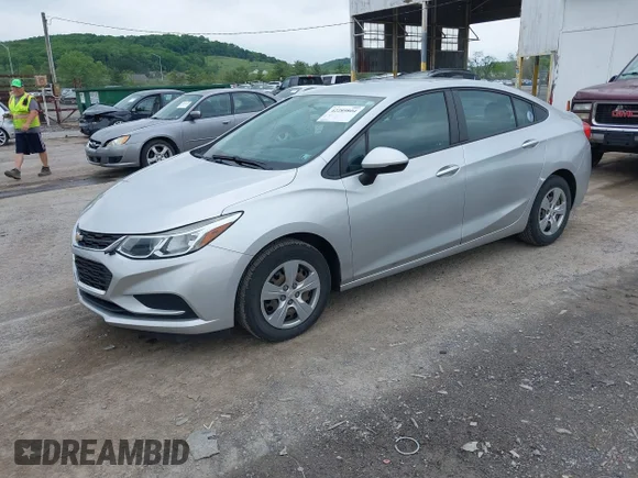 ✅ 2017 Chevrolet Cruze LS • VIN: 1G1BB5SM4H7220995 • Lot: 42289804. Wystawiony na IAAI z przebiegiem 89 922 mil. Bezpłatny archiwum sprzedaży aukcyjnych z USA i szczegółowy raport historii pojazdu na DreamBid. Zdjęcie 2.