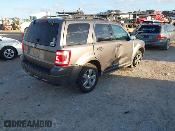 ✅ 2009 Ford Escape XLT • VIN: 1FMCU03779KD11190 • Lot: 44111709. Wystawiony na IAAI z przebiegiem 177 994 mil. Bezpłatny archiwum sprzedaży aukcyjnych z USA i szczegółowy raport historii pojazdu na DreamBid. Zdjęcie 4.