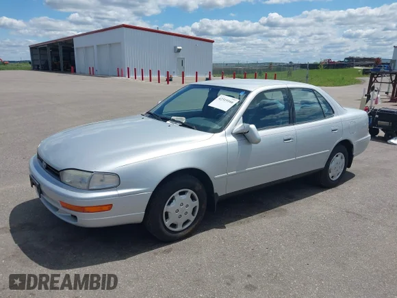 ✅ 1992 Toyota Camry LE • VIN: 4T1SK12EXNU101897 • Lot: 42319166. Wystawiony na IAAI z przebiegiem 134 260 mil. Bezpłatny archiwum sprzedaży aukcyjnych z USA i szczegółowy raport historii pojazdu na DreamBid. Zdjęcie 2.