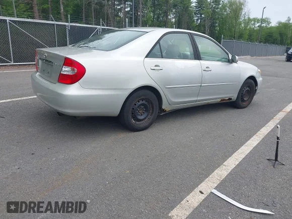 ✅ 2002 Toyota Camry LE • VIN: JTDBE32K720086176 • Lot: 45184254. Wystawiony na IAAI z przebiegiem 241 269 mil. Bezpłatny archiwum sprzedaży aukcyjnych z USA i szczegółowy raport historii pojazdu na DreamBid. Zdjęcie 4.