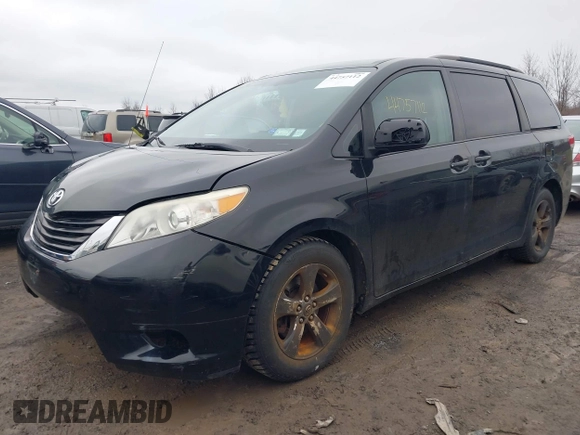 ✅ 2012 Toyota Sienna LE • VIN: 5TDKK3DC8CS189104 • Lot: 44757112. Wystawiony na IAAI z przebiegiem 229 545 mil. Bezpłatny archiwum sprzedaży aukcyjnych z USA i szczegółowy raport historii pojazdu na DreamBid. Zdjęcie 2.