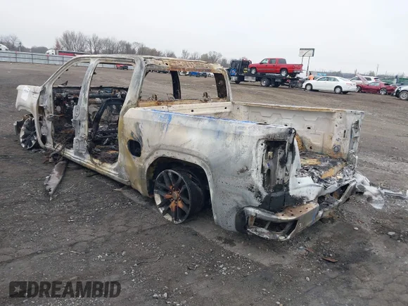 ✅ 2019 GMC Sierra 1500 SLT • VIN: 3GTU9DED4KG288193 • Lot: 43952190. Wystawiony na IAAI z przebiegiem Nie podano. Bezpłatny archiwum sprzedaży aukcyjnych z USA i szczegółowy raport historii pojazdu na DreamBid. Zdjęcie 3.