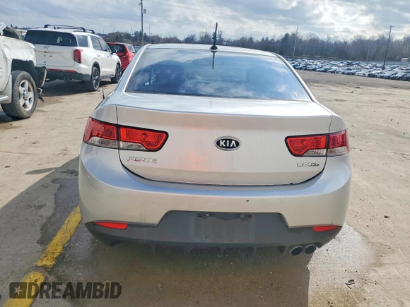 ✅ 2010 Kia Forte EX • VIN: KNAFU6A27A5195873 • Lot: 42076726. Wystawiony na Copart z przebiegiem 119 189 mil. Bezpłatny archiwum sprzedaży aukcyjnych z USA i szczegółowy raport historii pojazdu na DreamBid. Zdjęcie 6.