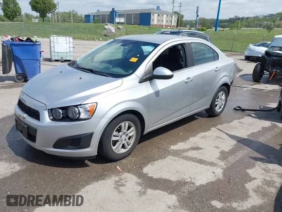 ✅ 2012 Chevrolet Sonic LT • VIN: 1G1JC5SH2C4108976 • Lot: 44843088. Wystawiony na IAAI z przebiegiem 99 846 mil. Bezpłatny archiwum sprzedaży aukcyjnych z USA i szczegółowy raport historii pojazdu na DreamBid. Zdjęcie 2.